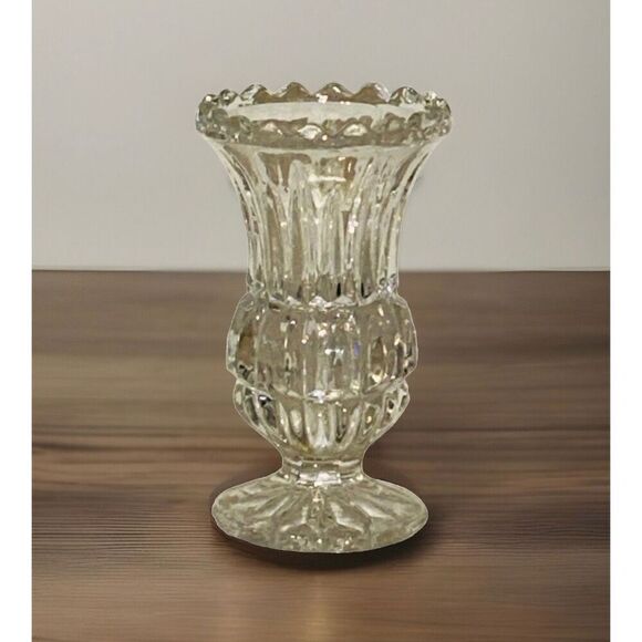 Vintage Crystal Bud Vase Zajecar Small Footed 24% Lead Made In Yugoslavia - Picture 1 of 5